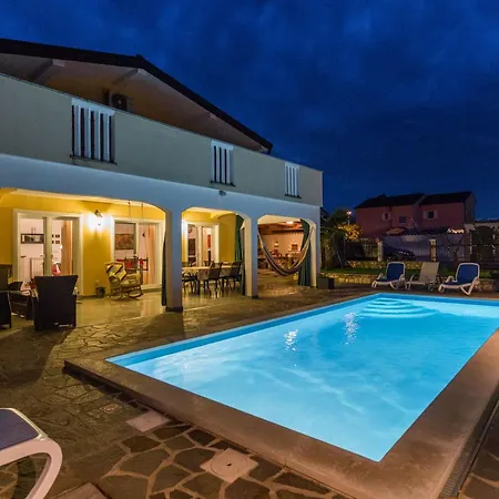 Apartamento Dino In Mit Grosser Terrasse Kaldanija