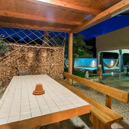 Dino In Mit Grosser Terrasse Διαμέρισμα